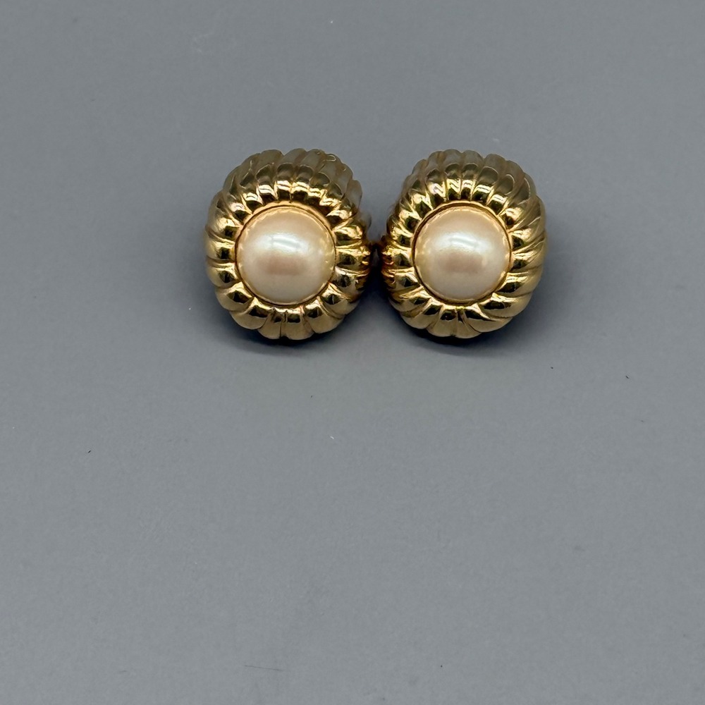 Monet Vintage Gold Tone Faux Pearl Scalloped Ribbed Clip On Earrings Round Studs